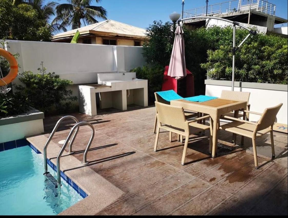 One Spatial Two Bedroom Condominium Unit With Pool And Gym Free Netflix And Wifi Iloilo City Eksteriør billede