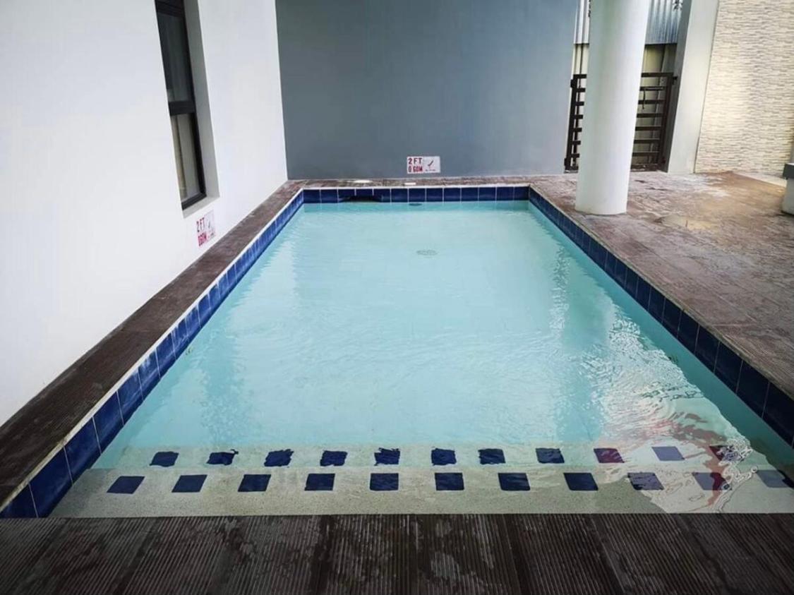 One Spatial Two Bedroom Condominium Unit With Pool And Gym Free Netflix And Wifi Iloilo City Eksteriør billede