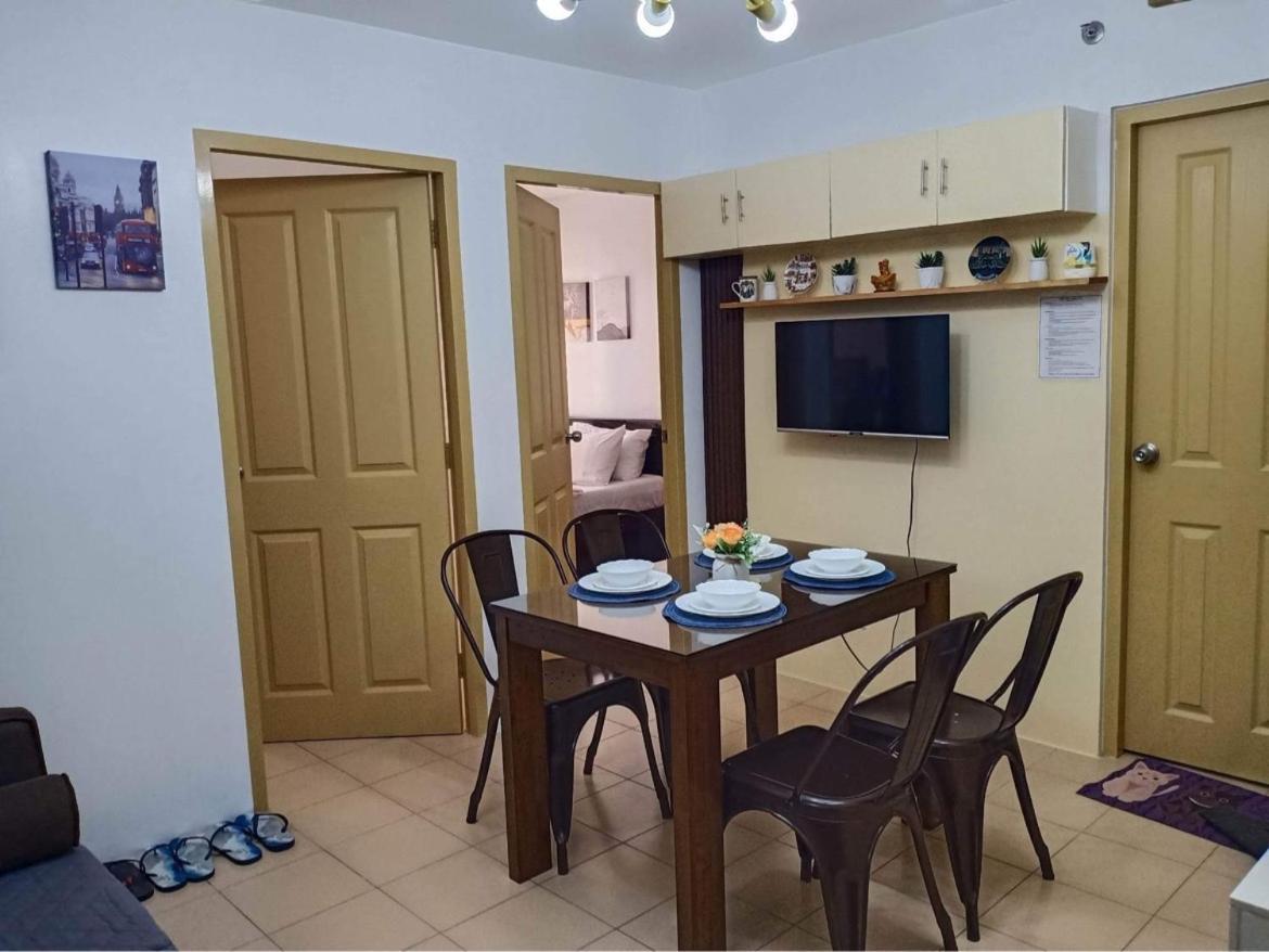 One Spatial Two Bedroom Condominium Unit With Pool And Gym Free Netflix And Wifi Iloilo City Eksteriør billede